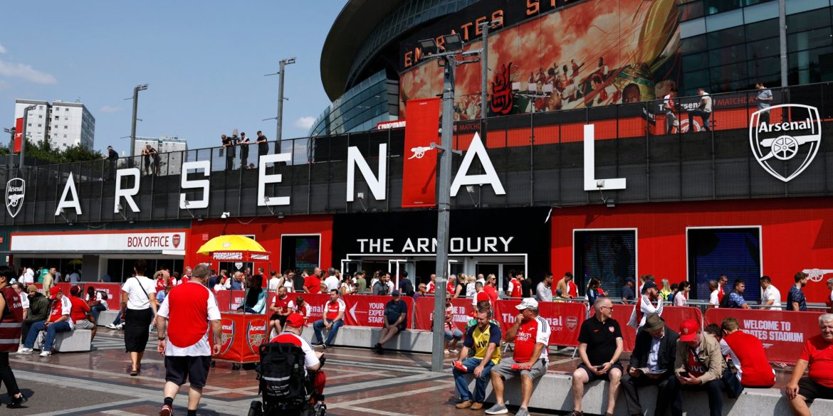 Arsenal open January talks with "dominant" £33m forward and contact club