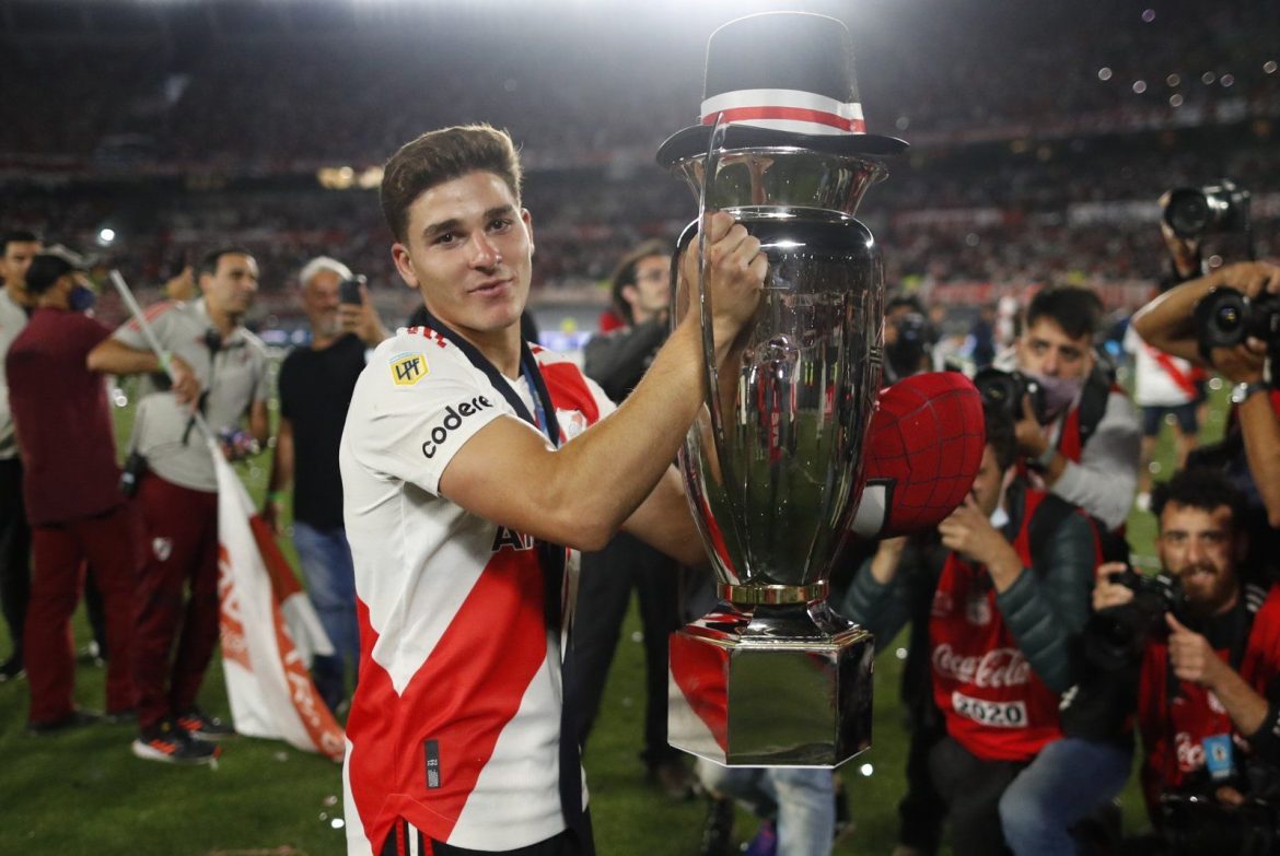 Manchester City: Fabrizio Romano shares Julian Alvarez news